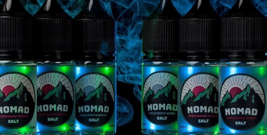 Бутылки жидкостей для вейпа Nomad Salt с различными вкусами: Strawberry Fields, Wild Minty Herbs, Sour Cherry Moons